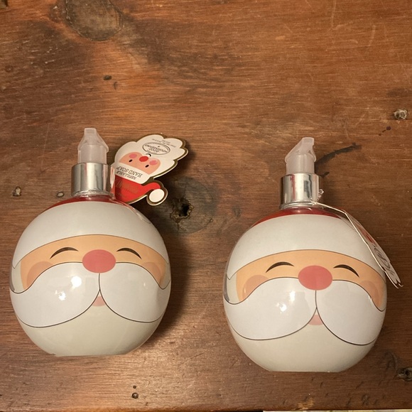 NWT-Set of 2- Peppermint Swirl Scented-Santa 🎅🏻 Hand Soap Dispensers 16.9/bottle - Picture 9 of 16